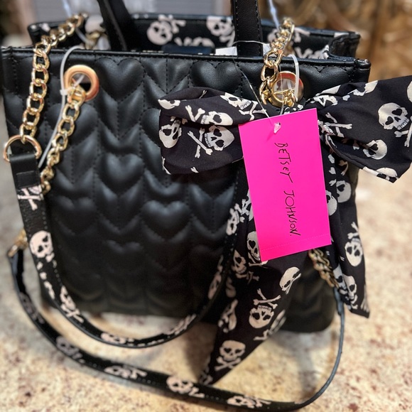 BETSEY JOHNSON XOSUNNY Puffy Hearts w/ Skull Scarf Attachment NWT - Picture 13 of 15